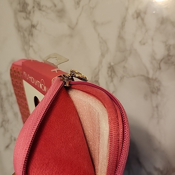 Fashionation duchess pink and gold 10.2 tablet or laptop sleeve - Picture 5 of 6